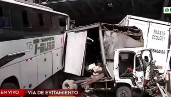 Cinco heridos en triple choque en la Vía de Evitamiento. (Captura: América Noticias)