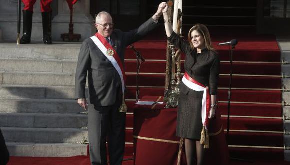 El presidente Pedro Pablo Kuczynski junto a la premier Mercedes Aráoz cuando la también juramentó en dicho cargo. (Perú21)