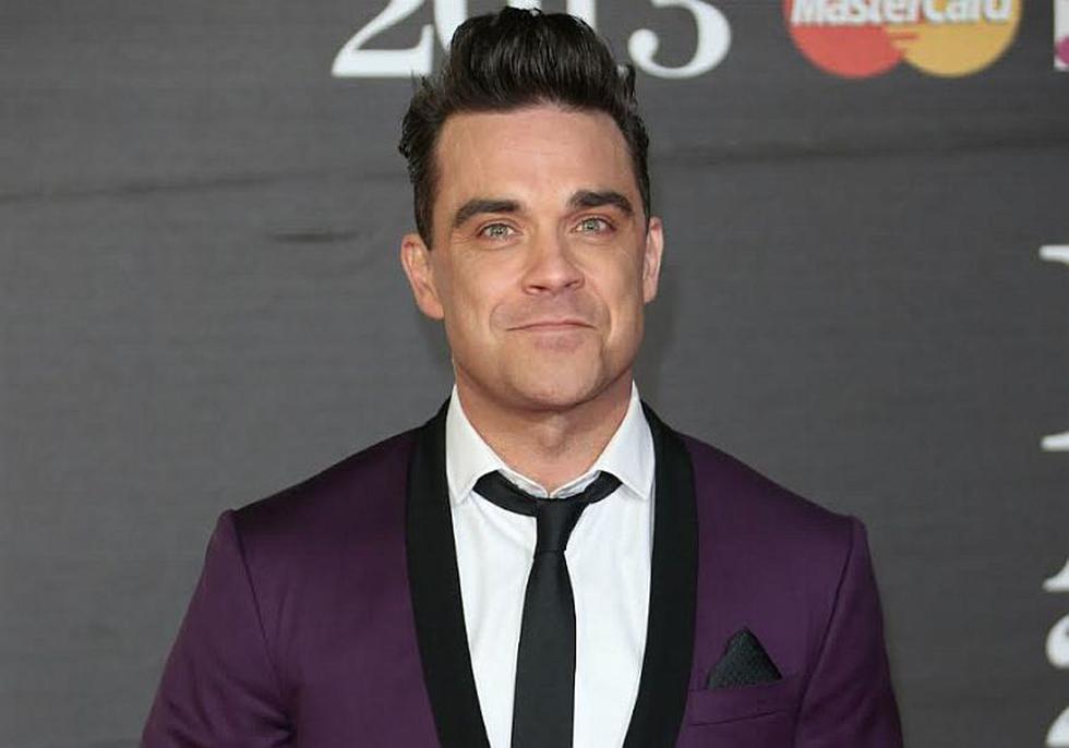Robbie Williams con 16 años abandonó sus estudios para convertirse en un futbolista profesional. (Internet)
