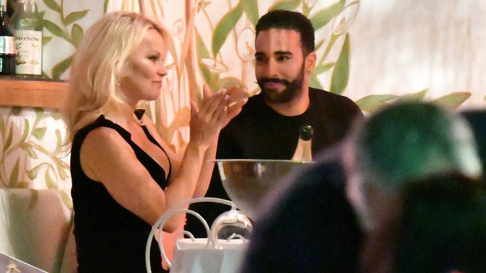 Pamela Anderson desmiente rumores de ruptura con&nbsp;Adil Rami, un futbolista del Oympique de Marsella 19 años menor. (Foto: AP/Internet)