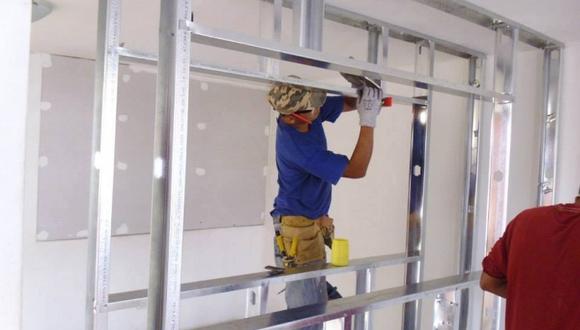 El sistema drywall garantiza la protección de las viviendas gracias a sus componentes que lo hacen liviano, resistente al fuego, térmico, acústico y sismo resistente.