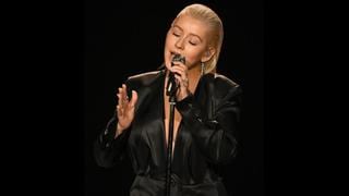 Christina Aguilera rindió sentido homenaje a Whitney Houston en los AMA 2017 [FOTOS Y VIDEO]