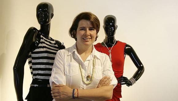 250 mil dólares le costó a Claudia Páez preparar su primera colección de prendas, dirigida a las mujeres ejecutivas.