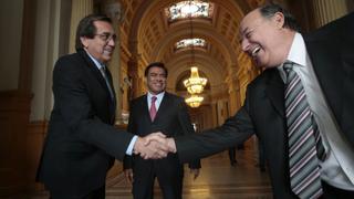 Héctor Becerril y Víctor Andrés García Belaunde cuestionan el pacto Apra-PPC