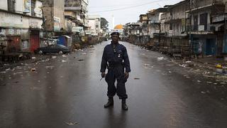 Ébola: Sierra Leona decretó toque de queda por tres días para contener virus