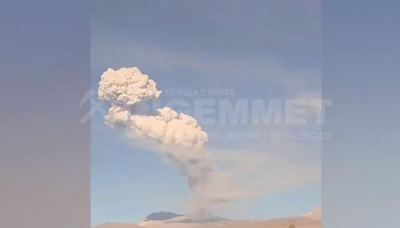 Volcán Sabancaya de Arequipa se encuentra en proceso eruptivo desde el año 2016. (Foto: @IngemmetPeru)