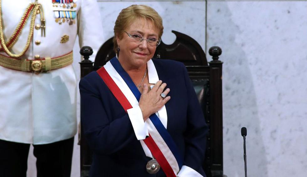 Bachelet antes de la investidura a Piñera. (AFP)