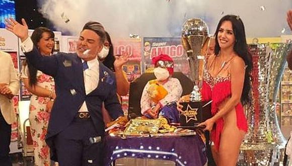 Andrés Hurtado casi hace caer a Rosángela Espinoza mientras bailaban bachata. (Foto: Instagram)
