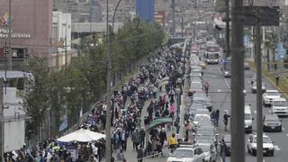 COVID-19: largas colas en Plaza Lima Norte y varias personas fueron derivadas a otros vacunatorios [FOTOS]