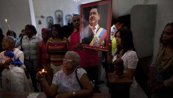 EN LA HABANA. En el santuario de la Virgen, de la capital cubana, simpatizantes de Chávez realizaron una misa por su salud. (AP)
