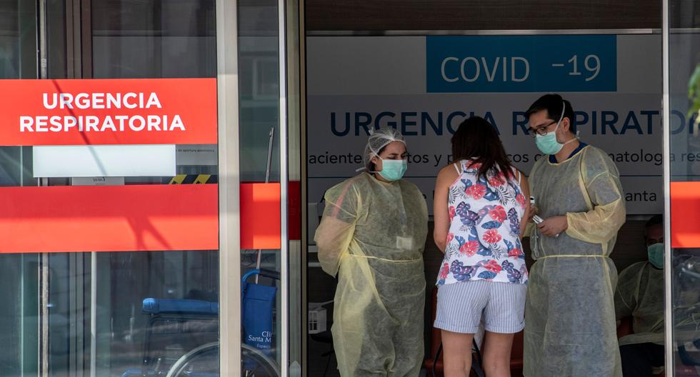 A nivel regional, Chile permanece como el segundo país con más contagios en Latinoamérica. (AFP / Martin Bernetti).