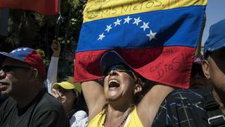 Venezuela: Lilian Tintori llama a la población hacia la base militar de La Carlota