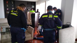 Surco: Brigadistas de Rescate evitan que sujeto se lance de edificio 
