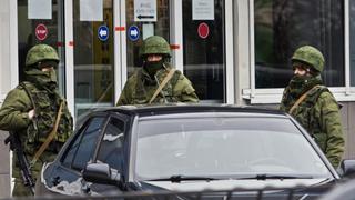 Crimea: Hombres armados toman dos aeropuertos