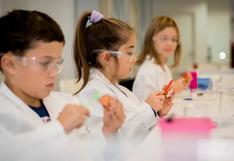 Programa “Mundo de investigadores” impulsa la participación de las niñas en la ciencia con talleres gratuitos
