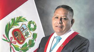 Congresista Esdras Medina renuncia a Somos Perú