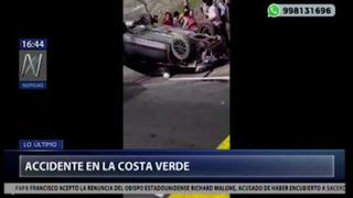Vehículo sufrió despiste y volcadura en la Costa Verde