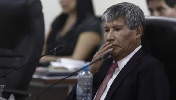 Mujer de 23 años afirmó que el gobernador regional de Ayacucho le ofreció una gran cantidad de dinero a cambio de este tipo de imágenes.
