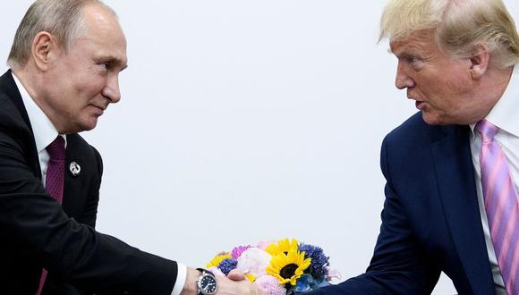El expresidente Donald Trump señaló que Vladimir Putin siempre quiso recuperar Ucrania. (Foto: Composición AFP)