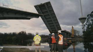 Chile: Instalaron puente levadizo al revés y tendrán que volver a construirlo