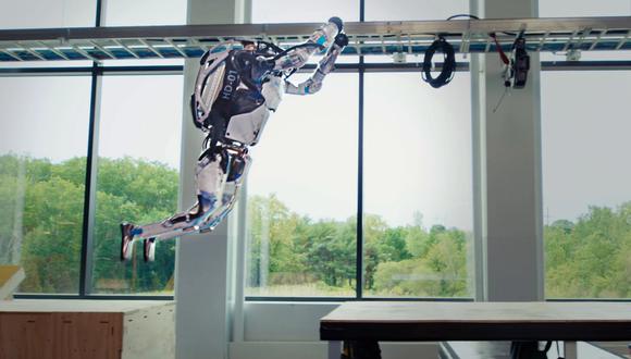 La compañía estadounidense ha asegurado que es la primera vez que su robot atlas ha sido capaz de realizar con éxito un circuito de obstáculos complejos. (Imagen: Boston Dynamics)