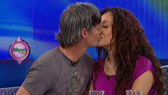 Se besaron en Magaly TeVe. (Imagen de TV)