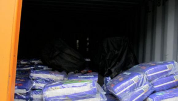 Policía incautó casi 116 kilogramos de clorhidrato de cocaína en embarcación donde también habían pañales. (Difusión)