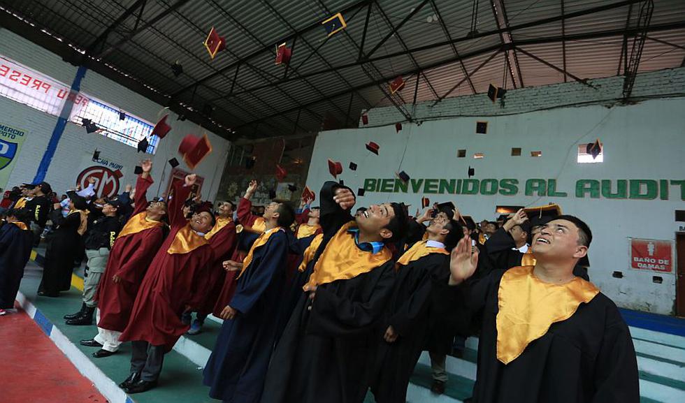 Más de 90 internos de penales de Lima y Callao se graduaron de estudios escolares. (Minjus)