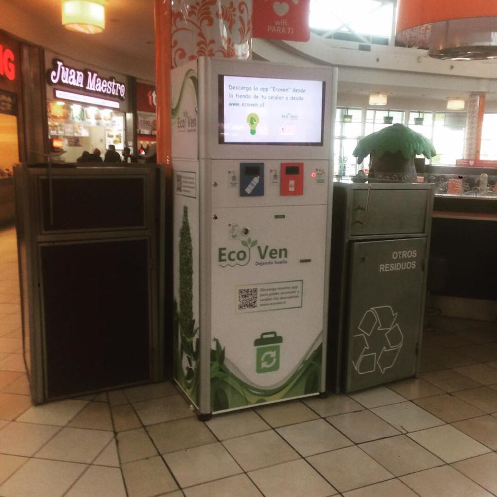 Instalan máquinas que te dan premios por reciclar plásticos: (FOTO Ecoven)