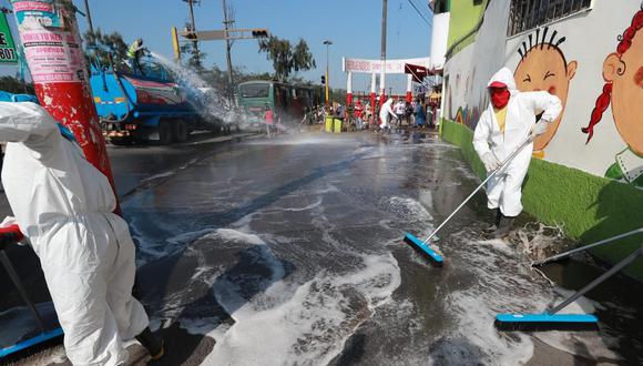 Empezaron las labores de limpieza y desinfección en mercados de Lima Norte. (Foto: GEC/Lino Chipana)
