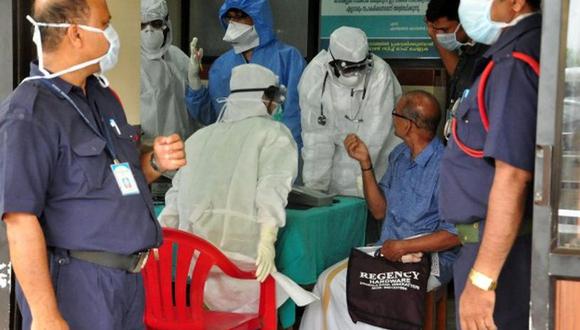 Según un funcionario médico en Bareilly, informó que una gran cantidad de pacientes que sufren de fiebre y ataques de escalofríos llevaron a su máxima capacidad a los hospitales en la región. | Foto: Reuters / Referencial