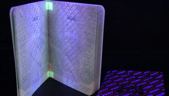 Pasaporte electrónico. Chip lo hace imposible de falsificar. (Andina)