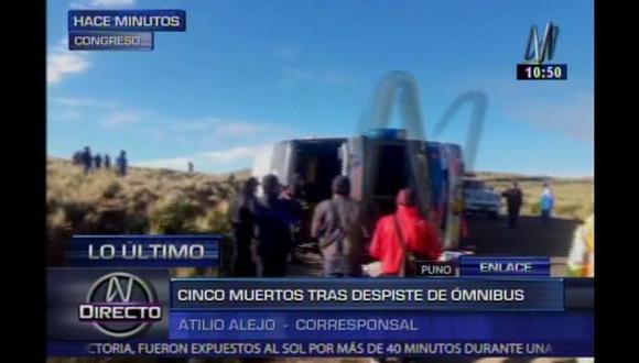 Siete muertos y más de 30 heridos dejó volcadura de bus en la carretera en Puno. (Captura de TV)