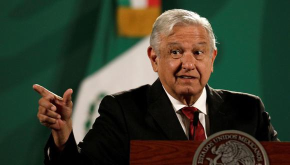 El presidente mexicano Andrés Manuel López Obrador (AMLO) hace gestos durante una conferencia de prensa en el Palacio Nacional en la Ciudad de México, México, el 15 de junio de 2021. (REUTERS/Luis Cortes).