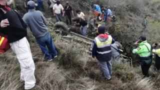 La Libertad: Padres de alcalde mueren al caer camioneta a profundo abismo