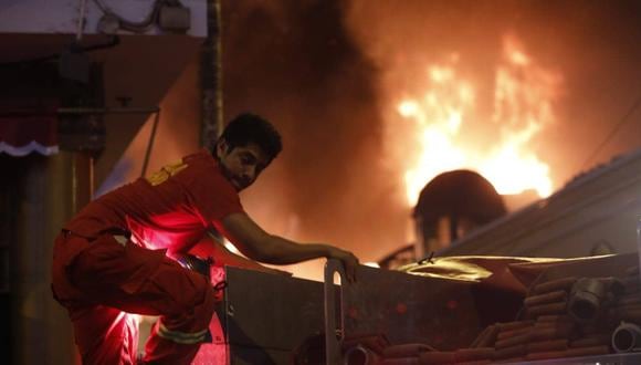 Comerciantes viven drama por incendio que consume todo lo que tienen en Mesa Redonda. (Foto: José Rojas/GEC)