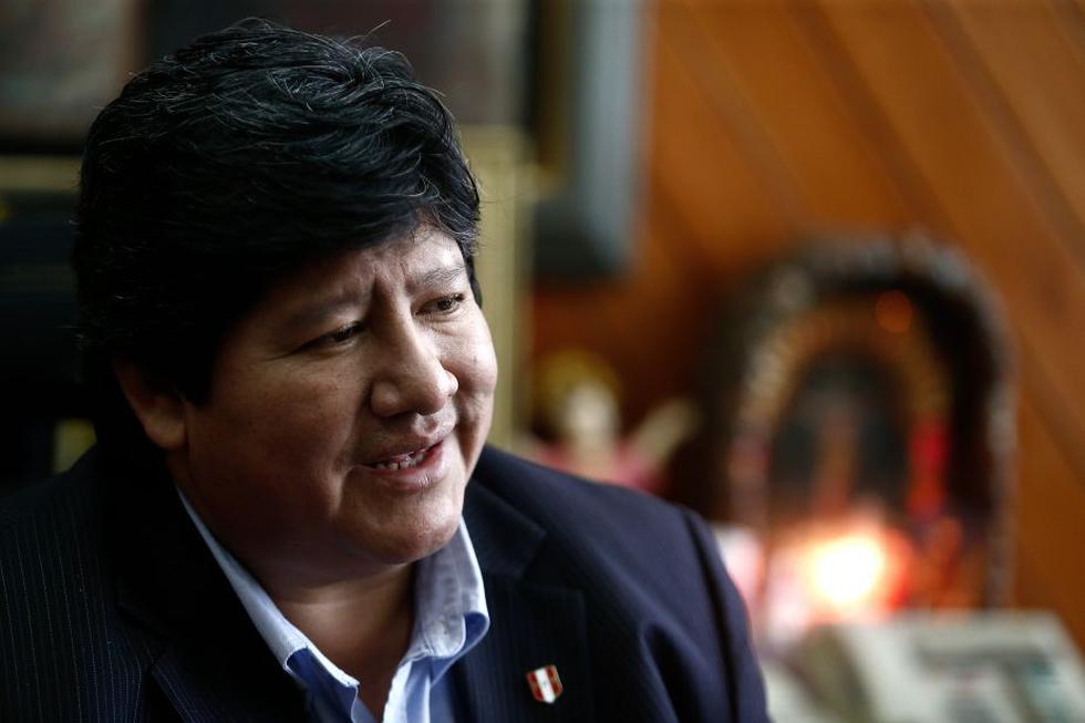 Edwin Oviedo: Poder Judicial declaró fundada la medida cautelar presentada por el presidente de la FPF. (Perú21)