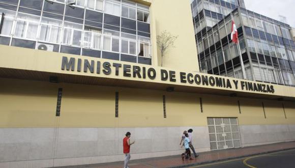 Efectos de El Niño. MEF elevaría déficit sin recurrir a créditos. (Perú21)