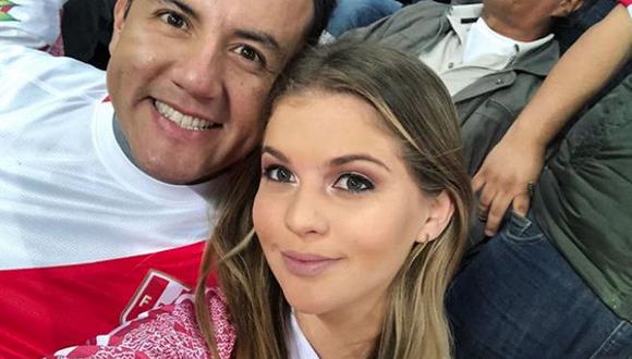 'Tortólitos' en el estadio. Brunella Horna y su pareja, el legislador Richard Acuña, alentaron a la selección. (Instagram/@brunehorna)