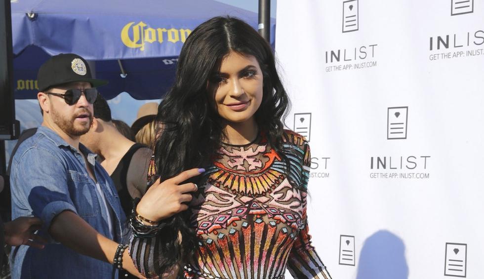 Kylie Jenner suele compartir videos que causan furor entre los usuarios. (AFP)