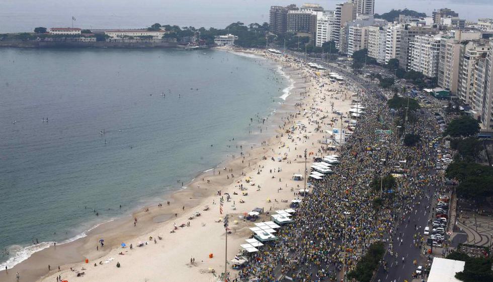 Más de un millón de brasileños protestan contra la presidenta Dilma Rousseff.