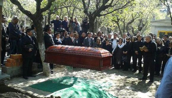 ‘Chespirito’ descansa en cementerio de la capital de México. (Cortesía: Janet Mérida/ El Universal)