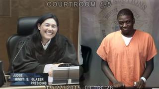 YouTube: Esta jueza protagonizó otro curioso reencuentro con un acusado [Video]