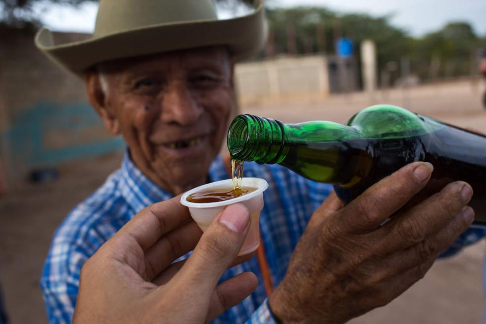 En las montañas semiáridas de Bobare crece el agave, la planta del cocuy, licor ancestral al que vuelven la mirada venezolanos a quienes no les alcanza el dinero para ron, cerveza o, peor aun, whisky. (AFP)