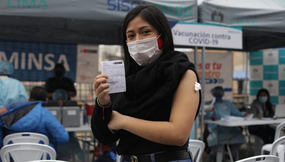 Personas que acrediten estar completamente vacunadas contra el coronavirus accederán a beneficios tributarios en Pueblo Libre. Foto: Britanie Arroyo/@photo.gec