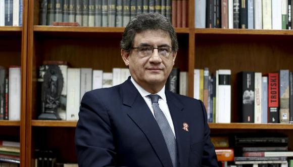 Legislador oficialista censura los comentarios del dirigente de Peruanos por el Kambio, Jorge Villacorta.