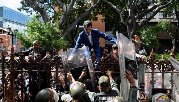 Grupo de Lima condena uso de fuerza que impidió que diputados venezolanos elijan a su nuevo presidente. (AFP)
