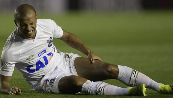 Carlos Sánchez tendrá que cumplir su fecha de castigo en Copa Libertadores. (Foto: AFP)