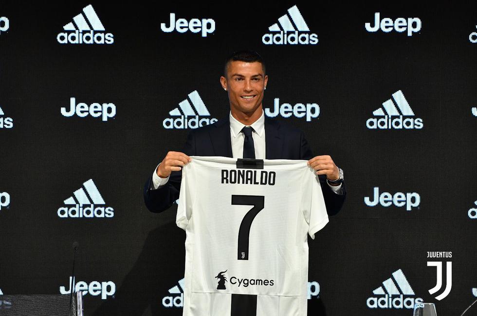 Cristiano Ronaldo, nuevo jugador de Juventus: las postales que dejó la presentación del crack portugués. (Twitter/@juventusfc)