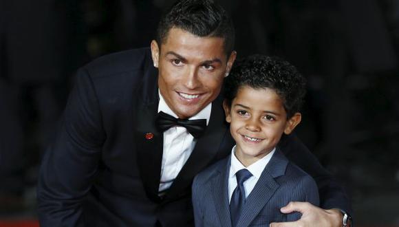 ¿Que haría Cristiano Ronaldo si su hijo se tatuara a Messi en el brazo? (Reuters)